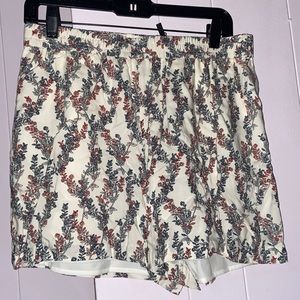 Cute flower shorts!